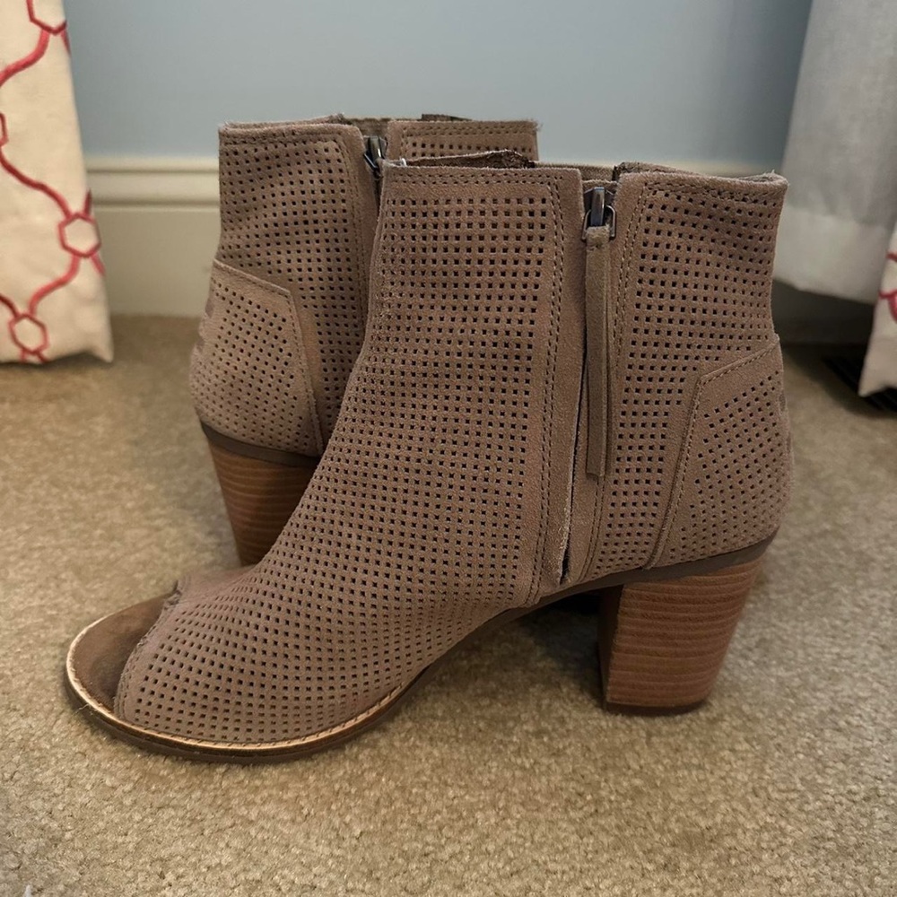 Tom’s booties